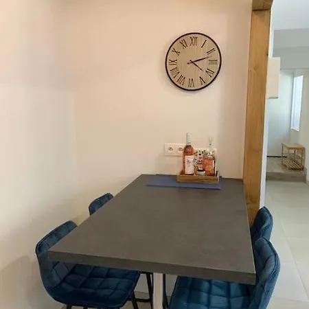 2 Logements: 10 A 14 Personnes * Saint-Gery (Lot)