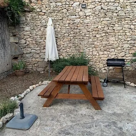 2 Logements: 10 A 14 Personnes